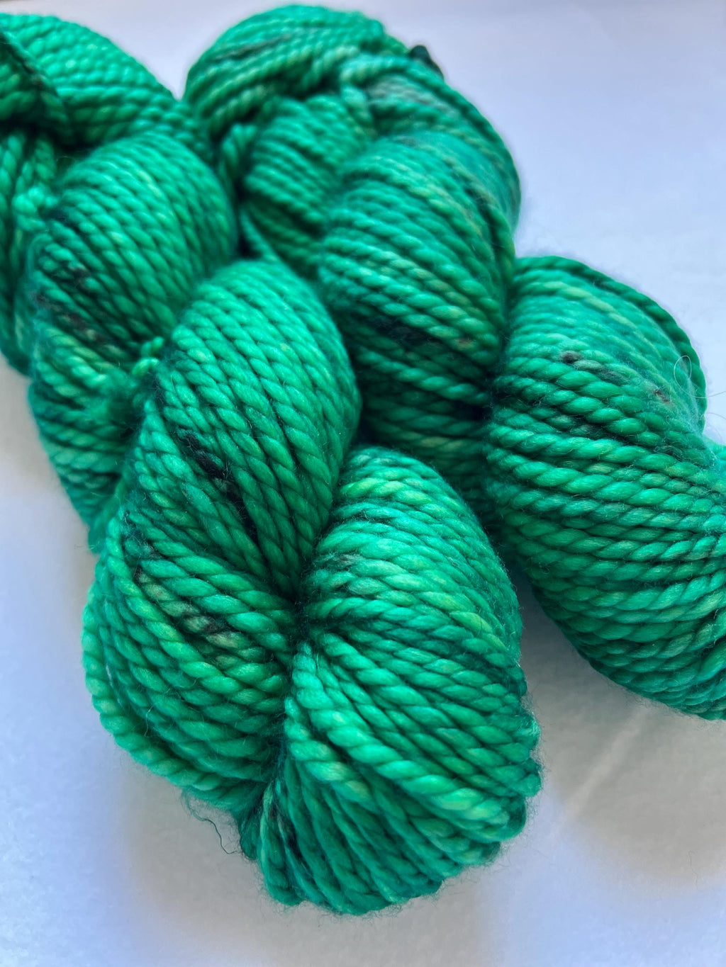 Hand-Dyed Bulky Yarn | 100% Merino Wool | Grass | Kelly Green Speckled | 100g 109 yards